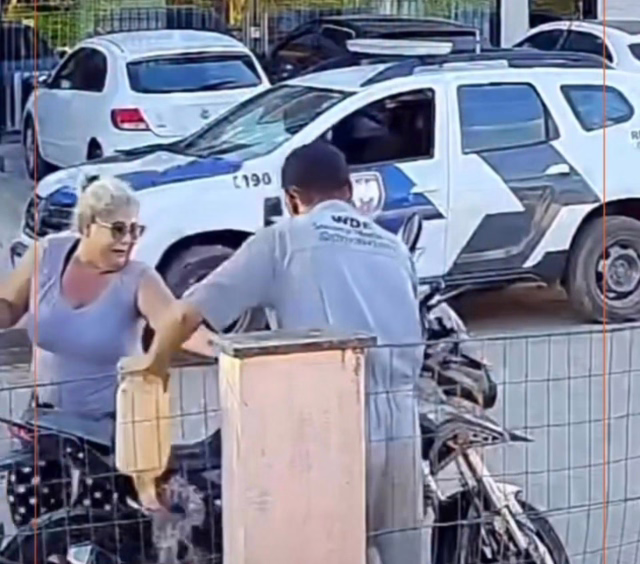Mulher morre após ser queimada ao tentar impedir filho de incendiar motocicleta no ES