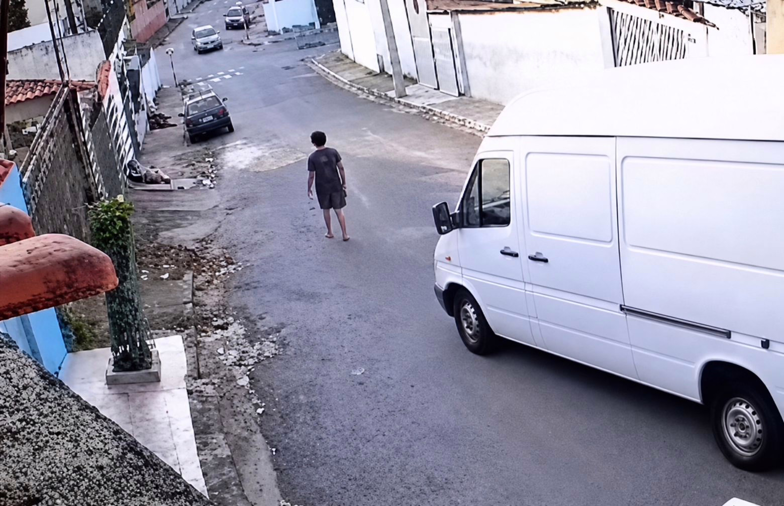 A mulher descia uma ladeira quando foi atropelada