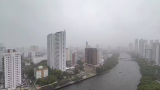 Chuva forte eleva risco de temporais no Norte e no Nordeste nesta terça; calor fora de época marca o Sul