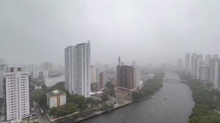 Chuva forte eleva risco de temporais no Norte e no Nordeste nesta terça; calor fora de época marca o Sul