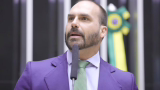 Eduardo Bolsonaro ironiza viagem de Lula aos EUA e chama presidente de “malandro”