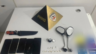 PM prende dois jovens em Ipatinga; drogas e cartões furtados são apreendidos