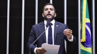 Justiça rejeita ação do PT contra Carlos Jordy por postagens nas redes; juíza cita imunidade parlamentar