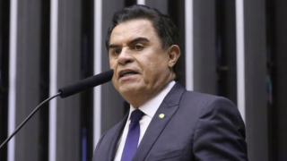 Câmara bloqueia reembolsos e cobra explicações de deputado por gastos em empresa ligada à família