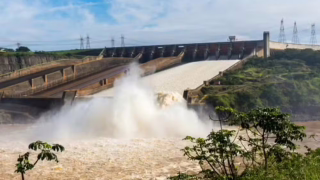 Itaipu evitou queima equivalente a mais de 407 mil barris de petróleo por dia em 2025