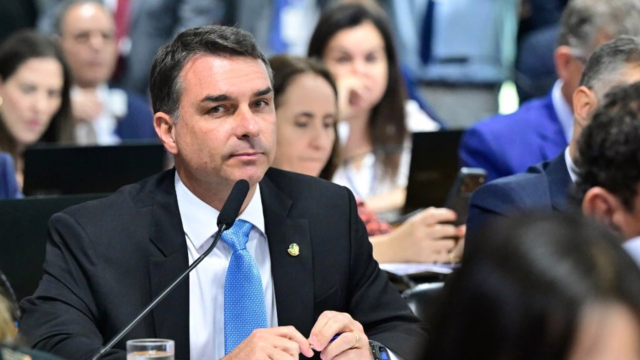 Flávio Bolsonaro defende reduzir maioridade penal para 16 anos; propõe 14 em crimes hediondos
