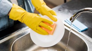 Anvisa suspende fabricação e venda e manda recolher dezenas de produtos Ypê por risco de contaminação
