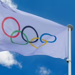 COI suspende restrições e libera atletas de Belarus a competir com bandeira e hino