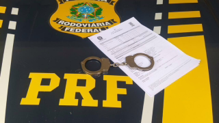 Caminhoneiro de 75 anos é preso na BR-040 em MG após PRF identificar mandado por pensão alimentícia