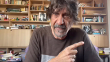 Escritor Eduardo Bueno é indiciado por suspeita de discriminação religiosa na internet no RS