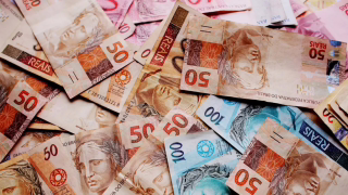 Saques na poupança superam depósitos em R$ 41,7 bilhões até abril, diz BC