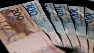 Renda domiciliar per capita no Brasil atinge recorde e chega a R$ 2.264 em 2025, diz IBGE