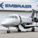 Embraer registra arrecadação recorde de US$ 1,4 bilhão no 1º trimestre de 2026; lucro cai
