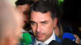 Flávio Bolsonaro diz que pode abrir espaço para Jair Bolsonaro e defende anistia ampla