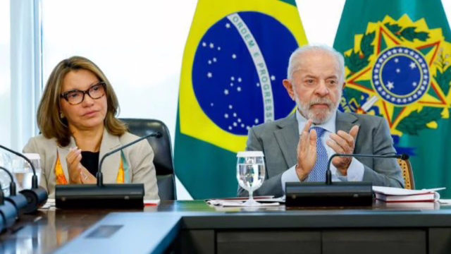 Janja critica vídeos de apoiadores da direita ingerindo detergente após recolhimento determinado pela Anvisa
