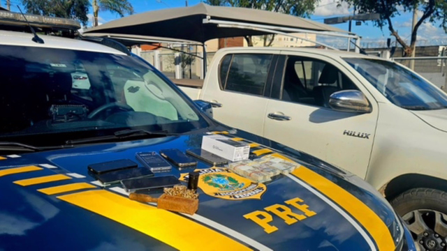 PRF prende dois suspeitos na BR-050 após achar R$ 80 mil e material semelhante a ouro em MG