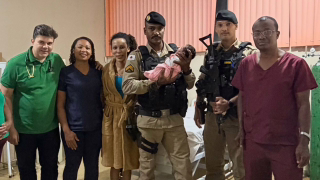 PM faz manobra de Heimlich e salva recém-nascida engasgada em São José do Goiabal