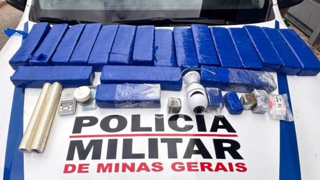 Suspeito de tráfico foge de abordagem em moto, bate em carro e é detido em Valadares