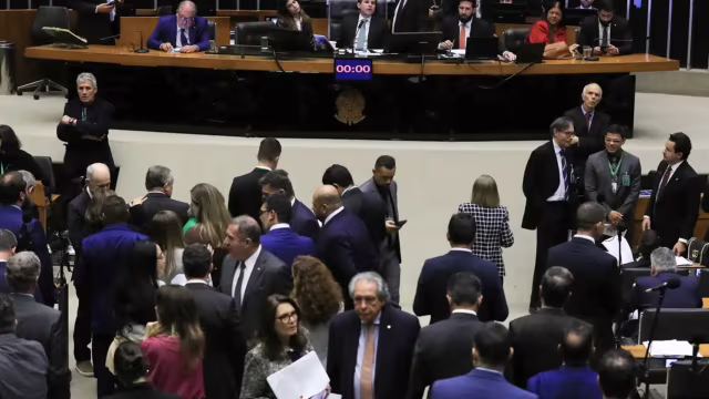 Câmara aprova flexibilização da aposentadoria compulsória aos 75 anos em estatais