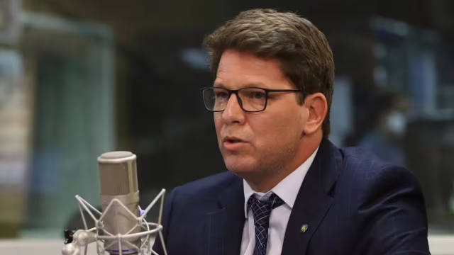 STF cobra explicações de Mário Frias sobre emendas ligadas a produtoras de filme sobre Bolsonaro