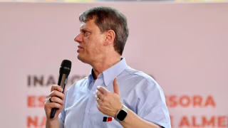 Tarcísio defende Flávio após áudio sobre pedido de dinheiro para filme de Jair Bolsonaro