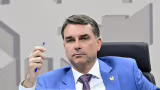 Flávio Bolsonaro cita cláusula de confidencialidade após conversas sobre R$ 134 milhões virem a público