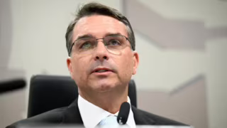 Flávio garante que os R$ 134 milhões não foram para Eduardo Bolsonaro
