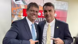Flávio Bolsonaro diz que adversários tentam criar “muro” entre ele e Tarcísio