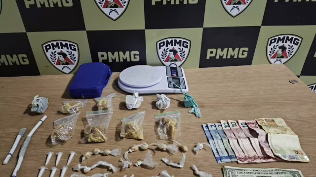 PM apreende cinco adolescentes suspeitos de tráfico e encontra drogas e balança em Caratinga
