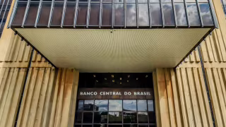 Focus eleva projeção da Selic em 2026 para 13,25% e indica corte de juros mais lento