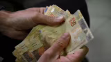 Governo do RS propõe reajuste de 5,35% no piso regional; menor faixa pode chegar a R$ 1.884,75