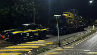 PRF apreende motoniveladora clonada em Teófilo Otoni e prende motorista
