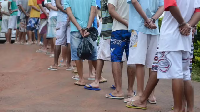 CCJ retoma análise de PEC que reduz maioridade penal para 16 anos