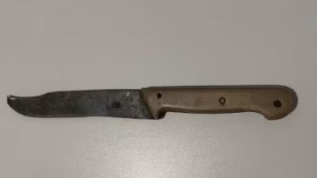 Adolescente de 15 anos é arrastada pelos cabelos pelo namorado após mostrar bebê a conhecida em MG