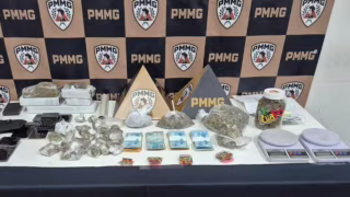 PM apreende drogas e dinheiro em imóveis usados para tráfico no Santa Cruz, em Coronel Fabriciano