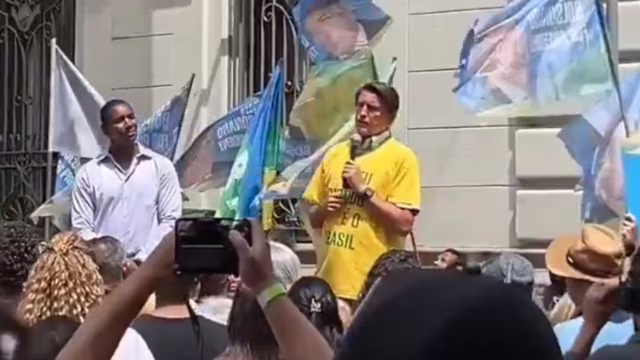 Aliados de Lula acionam TSE para tentar adiar estreia de filme sobre Bolsonaro