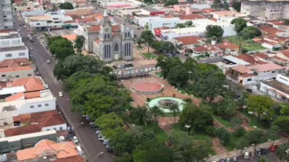 Polícia Civil procura jovem suspeito de homicídio em frente a unidade de saúde em cidade mineira MG