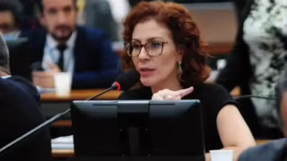 Moraes manda governo viabilizar extradição de Carla Zambelli, presa na Itália
