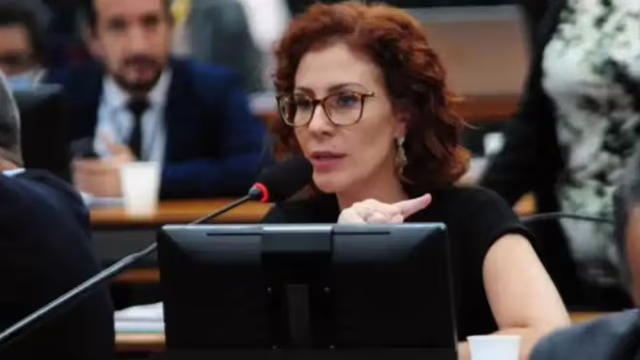 Moraes manda governo viabilizar extradição de Carla Zambelli, presa na Itália