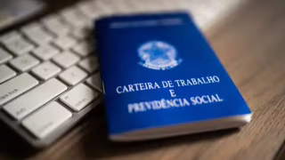 Técnica de enfermagem encontra registro como “presidente da República” na Carteira de Trabalho Digital