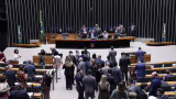 Câmara aprova projeto que mantém Bolsa Família para trabalhador rural contratado por safra