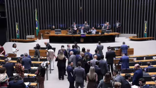 Câmara aprova projeto que mantém Bolsa Família para trabalhador rural contratado por safra
