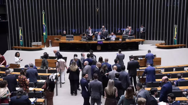Câmara aprova projeto que mantém Bolsa Família para trabalhador rural contratado por safra