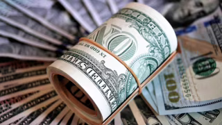 Saída de estrangeiros em maio reduz fôlego da Bolsa e dólar volta a superar R$ 5