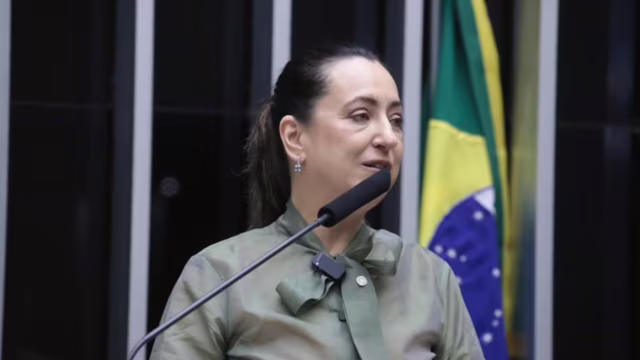 Rosangela Moro aciona PGE contra Lula por fala sobre “dar votos” a Tebet e Marina
