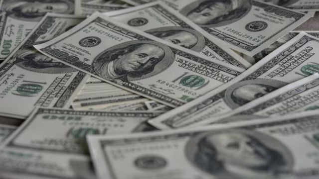Dólar abre em alta com tensão no Oriente Médio e risco maior no mercado global