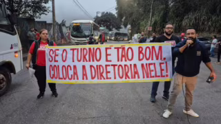 Manifestação de metalúrgicos cobra mudanças contra regime de escala da ArcelorMittal em João Monlevade
