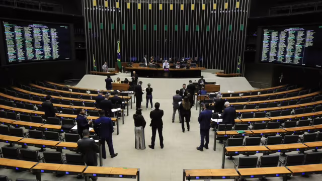Câmara aprova minirreforma eleitoral que limita multas e facilita parcelamento de dívidas