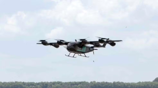 Protótipo de eVTOL da Eve conclui voos pairados e avança para fase de transição
