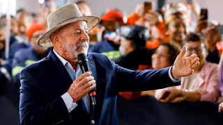 Lula ironiza suposta negociação de Flávio Bolsonaro por patrocínio a filme e volta a criticá-lo